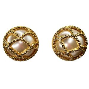 Vintage Joan Rivers Caged Faux Mabe Pearl Earrings color Gold pre owned like new